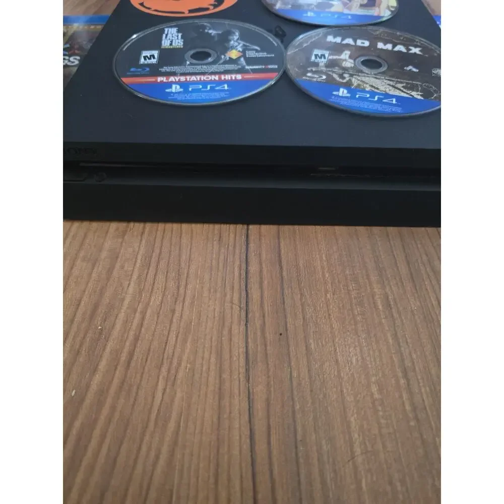 Sony PlayStation 4 PS4 500GB Black Console Gaming System With Games And Remote